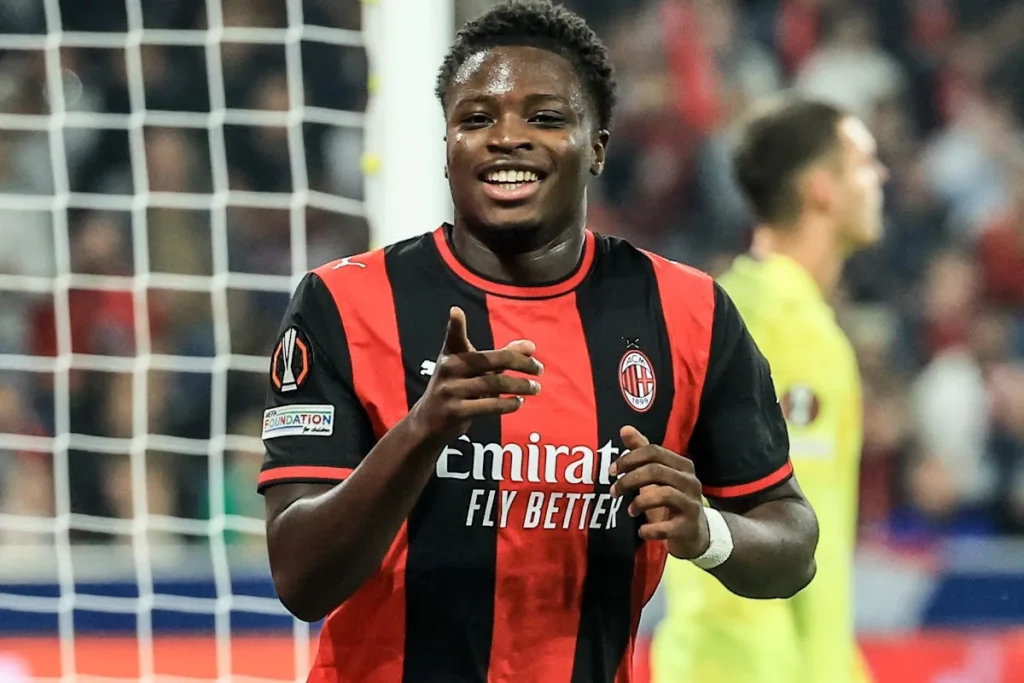 Cisse del Milan con maglia rossonera