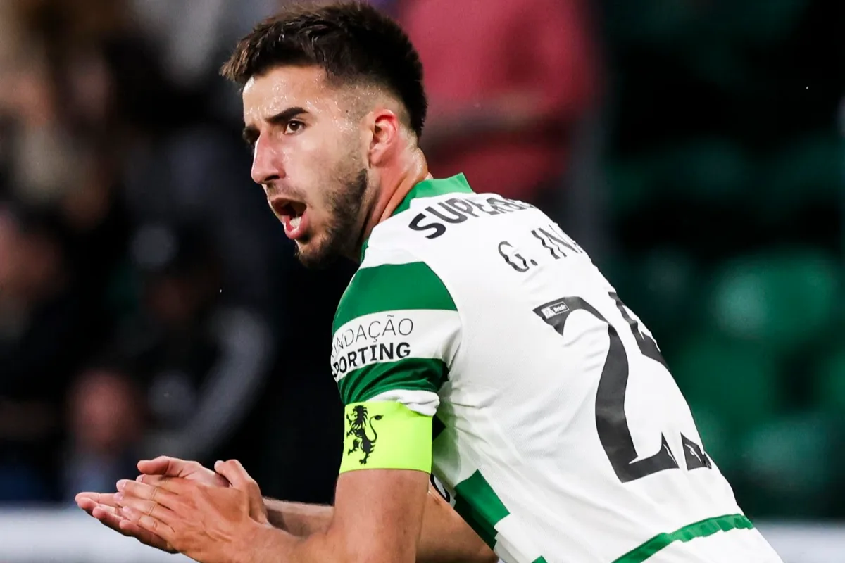 Calciatore con maglia bianco-verde dello Sporting, fascia da capitano al braccio e il nome G. Inácio sul retro della maglia
